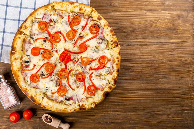 Delicioso picoteo de comida para celebrar un cumpleaños en casa